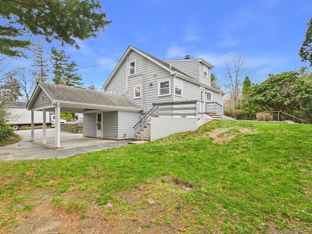 9 Burt St, Acushnet, MA 02743