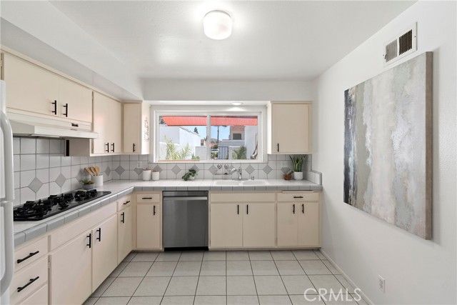 20 Mandrake, Irvine, CA 92612