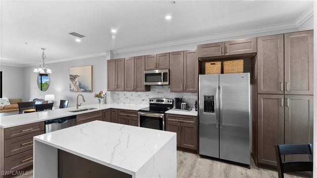 9727 Acqua CT 444, Naples, FL 34113