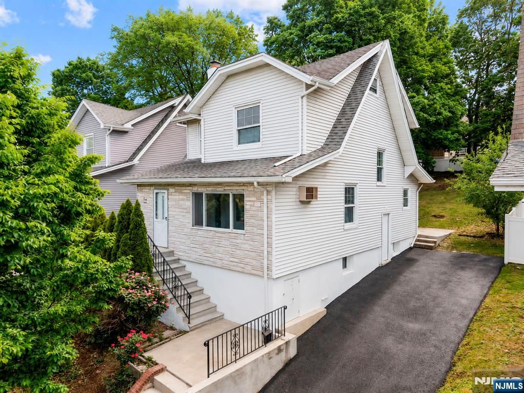 27 8th Street, Ridgefield Park, NJ 07660