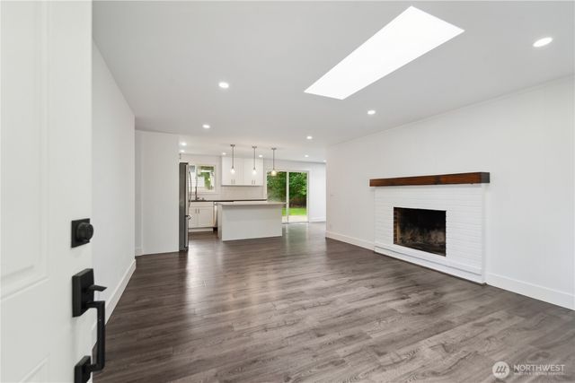 16525 NE 28th Street, Bellevue, WA 98008