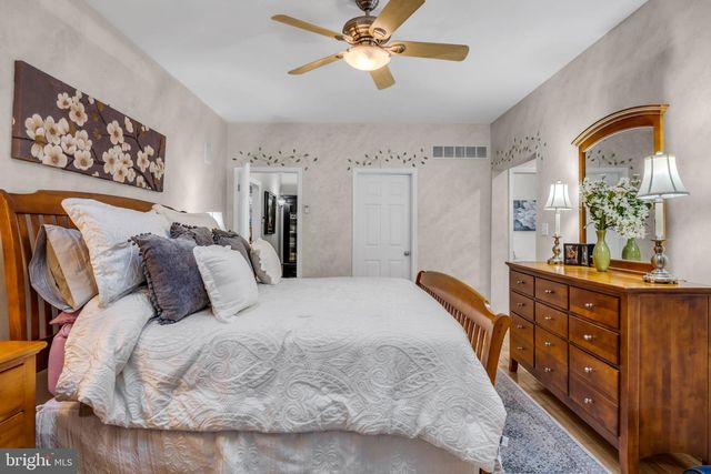 1709 COUNTRY MANOR DR, York, PA 17408