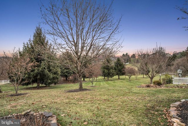 1709 COUNTRY MANOR DR, York, PA 17408