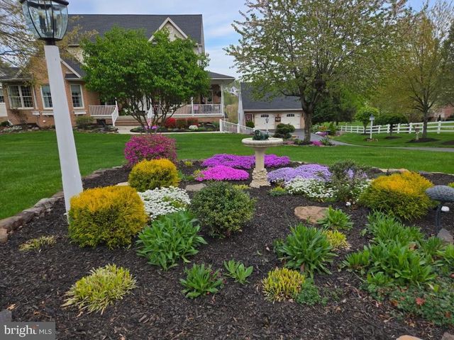 1709 COUNTRY MANOR DR, York, PA 17408