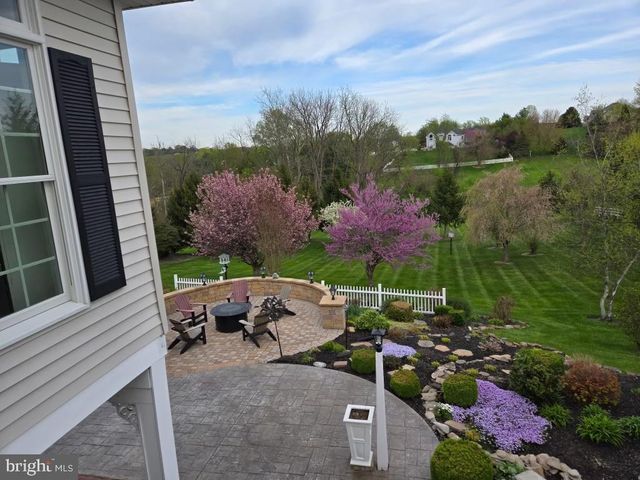 1709 COUNTRY MANOR DR, York, PA 17408