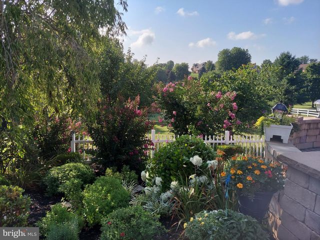 1709 COUNTRY MANOR DR, York, PA 17408