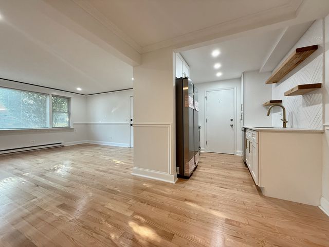 5037 N East River Road 1B, Norridge, IL 60706