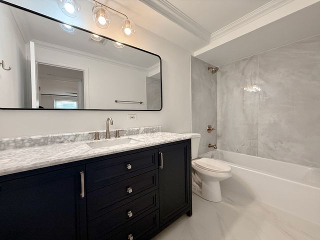 5037 N East River Road 1B, Norridge, IL 60706