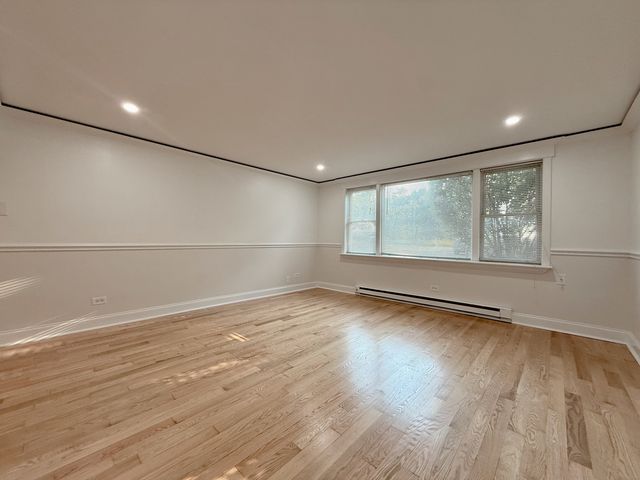 5037 N East River Road 1B, Norridge, IL 60706