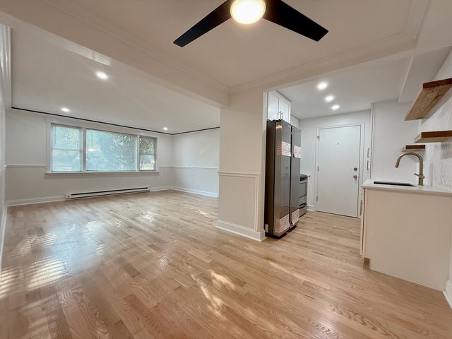 5037 N East River Road 1B, Norridge, IL 60706