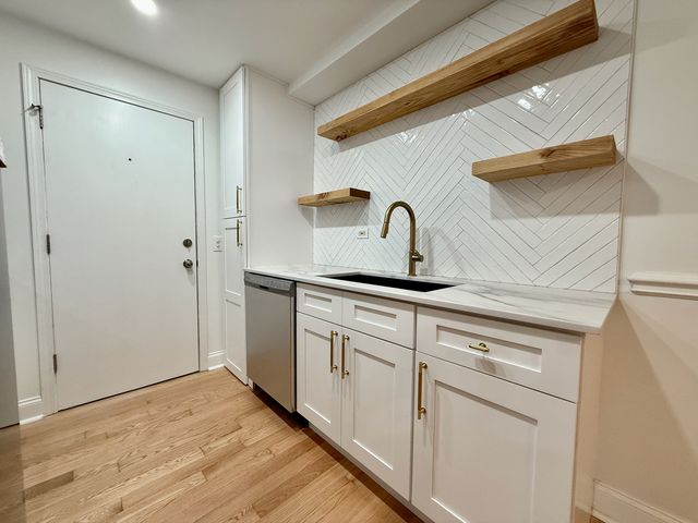 5037 N East River Road 1B, Norridge, IL 60706