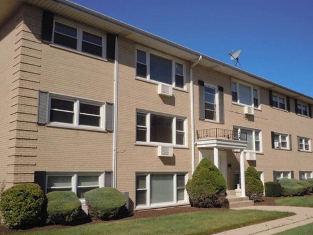5037 N East River Road 1B, Norridge, IL 60706