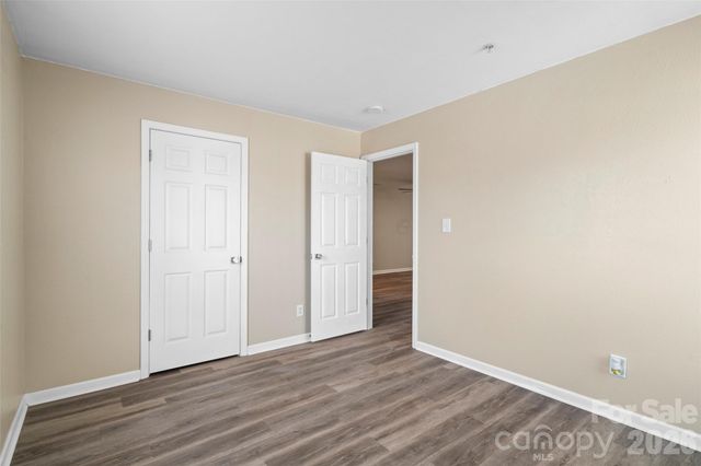 1134 Plaza Walk Drive, Charlotte, NC 28215