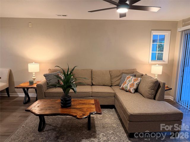 1134 Plaza Walk Drive, Charlotte, NC 28215