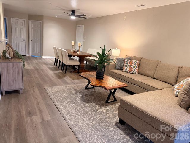 1134 Plaza Walk Drive, Charlotte, NC 28215