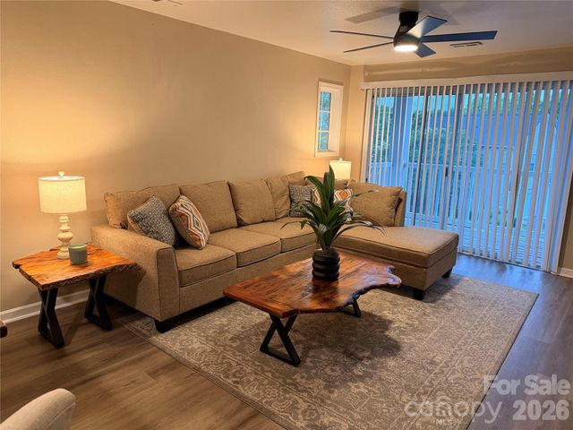 1134 Plaza Walk Drive, Charlotte, NC 28215