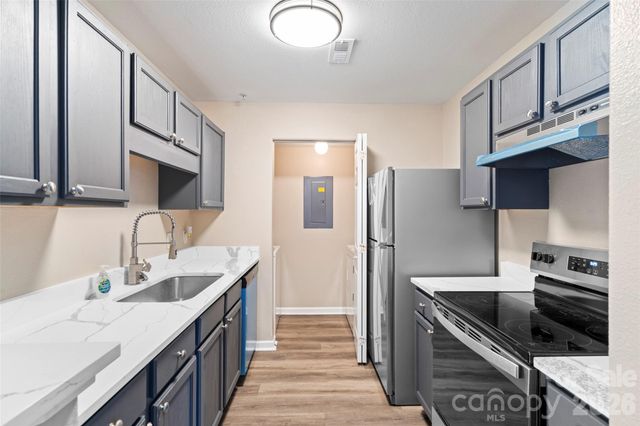 1134 Plaza Walk Drive, Charlotte, NC 28215