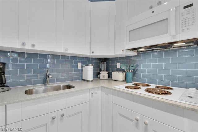 1295 Gulf Shore BLVD S 218, Naples, FL 34102