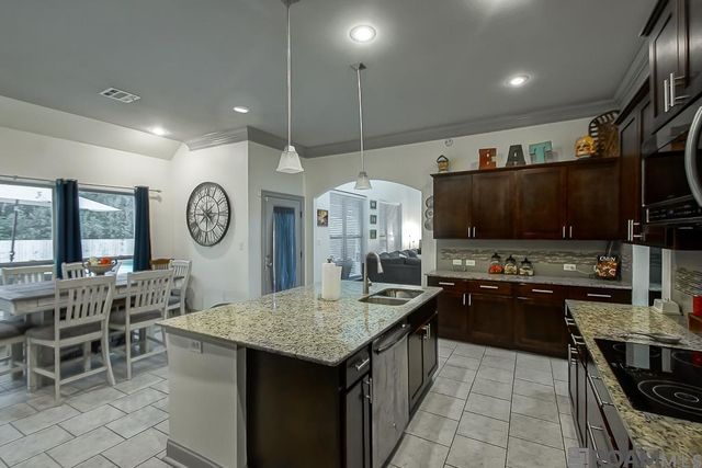 8614 Sandpiper Street, Denham Springs, LA 70706