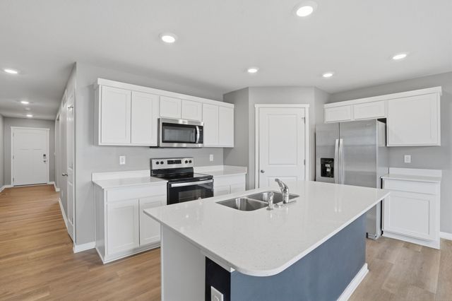 2567 SE Fox Valley Drive, West Des Moines, IA 50265