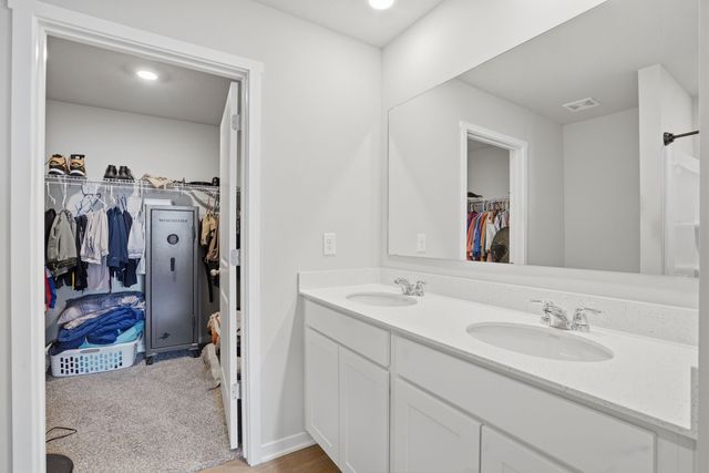 2567 SE Fox Valley Drive, West Des Moines, IA 50265