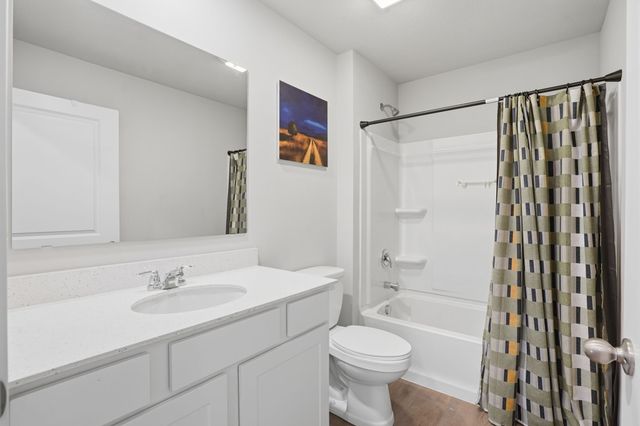 2567 SE Fox Valley Drive, West Des Moines, IA 50265
