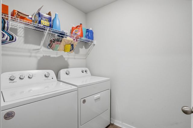 2567 SE Fox Valley Drive, West Des Moines, IA 50265
