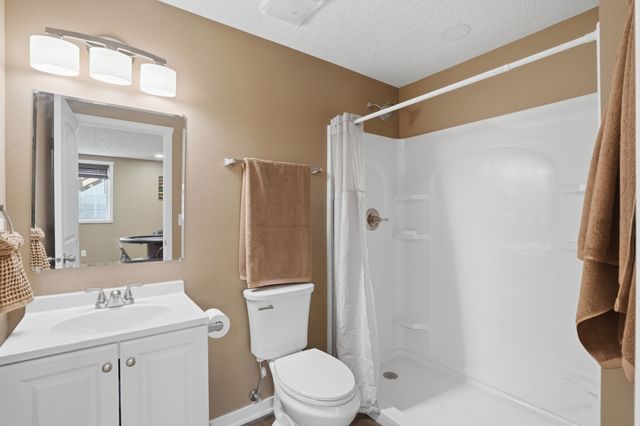 2567 SE Fox Valley Drive, West Des Moines, IA 50265