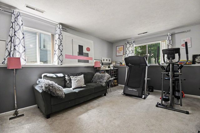 859 Summer Creek Court SE, Grand Rapids, MI 49508