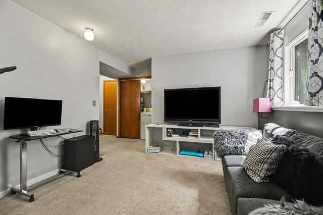 859 Summer Creek Court SE, Grand Rapids, MI 49508
