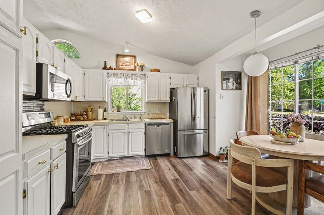 859 Summer Creek Court SE, Grand Rapids, MI 49508