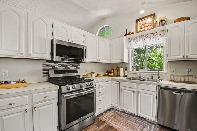859 Summer Creek Court SE, Grand Rapids, MI 49508