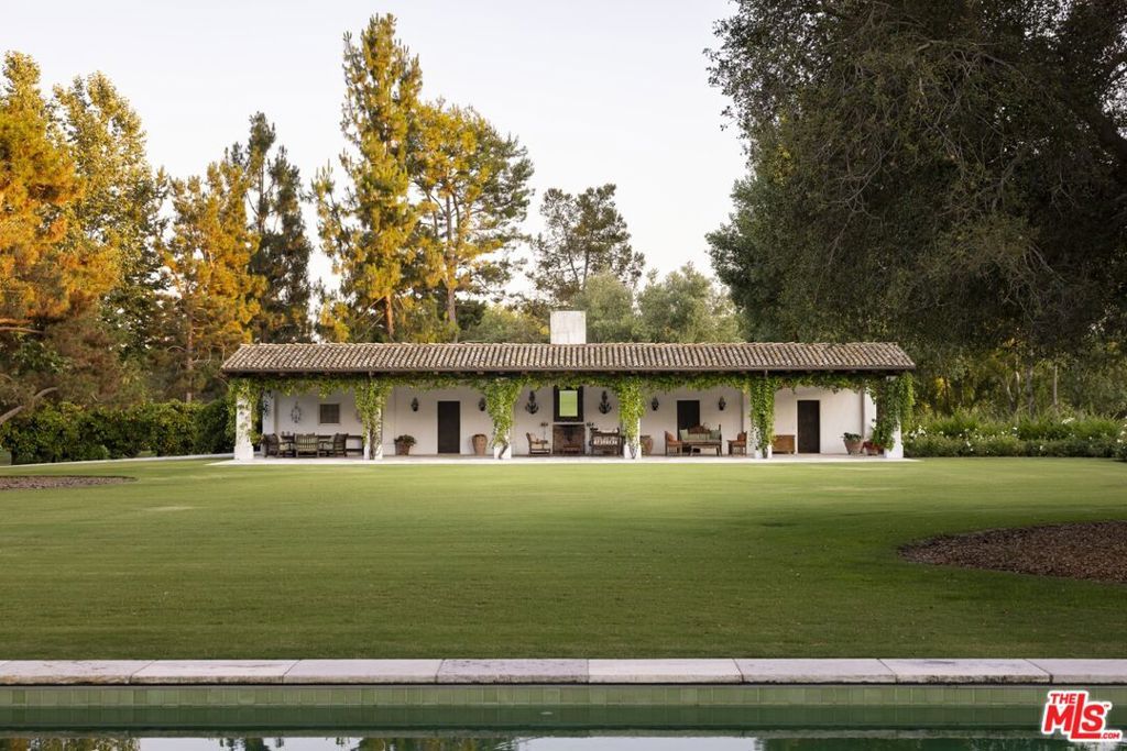 Image 15 of property listing at 16401 Calle Feliz, Rancho Santa Fe, CA 92067