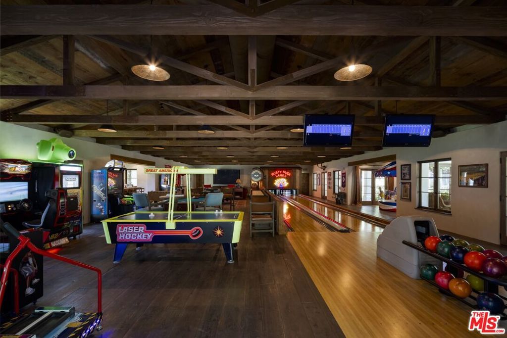 Image 16 of property listing at 16401 Calle Feliz, Rancho Santa Fe, CA 92067
