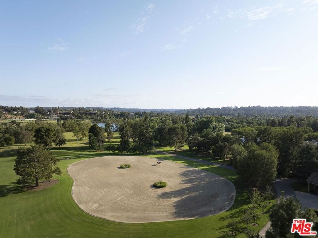 Image 19 of property listing at 16401 Calle Feliz, Rancho Santa Fe, CA 92067