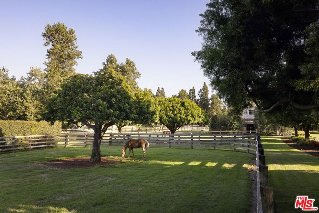 Image 22 of property listing at 16401 Calle Feliz, Rancho Santa Fe, CA 92067