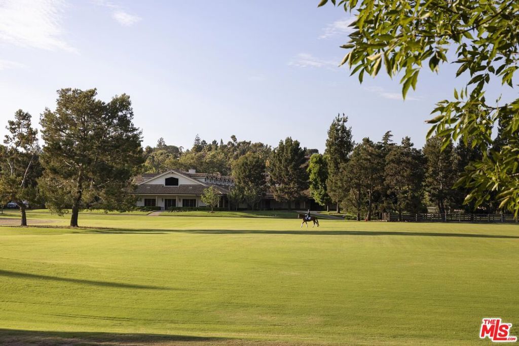 Image 5 of property listing at 16401 Calle Feliz, Rancho Santa Fe, CA 92067