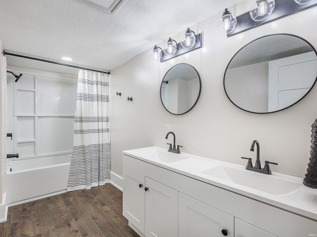 5909 N Lincoln Street, Uniondale, IN 46791