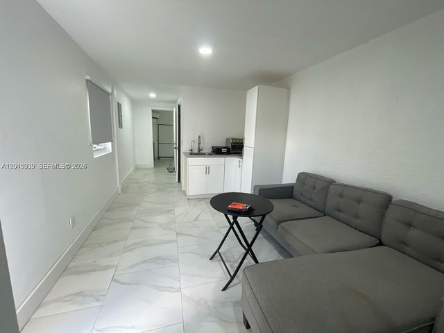 2320 SW 44th St A, Fort Lauderdale, FL 33312