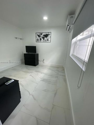 2320 SW 44th St A, Fort Lauderdale, FL 33312