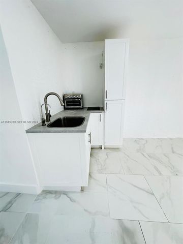 2320 SW 44th St A, Fort Lauderdale, FL 33312