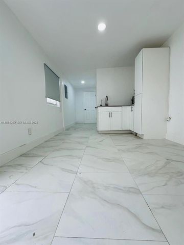 2320 SW 44th St A, Fort Lauderdale, FL 33312
