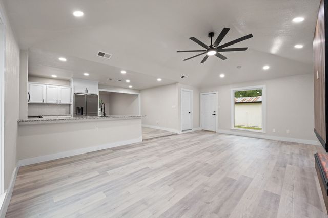 221 Lipscomb Street, Cleburne, TX 76031