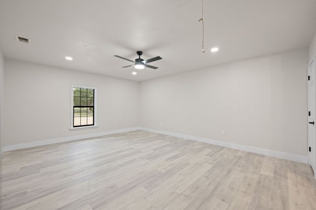 221 Lipscomb Street, Cleburne, TX 76031