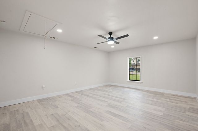 221 Lipscomb Street, Cleburne, TX 76031