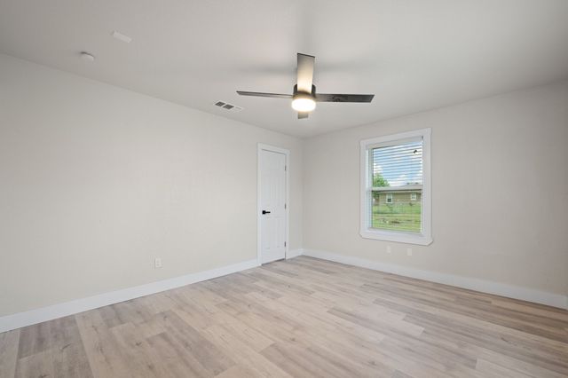 221 Lipscomb Street, Cleburne, TX 76031