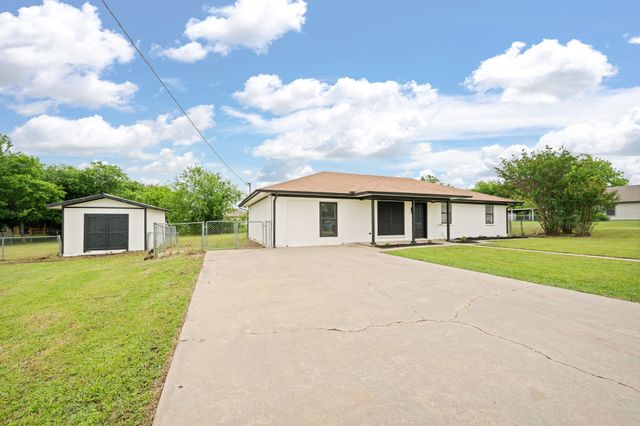 221 Lipscomb Street, Cleburne, TX 76031
