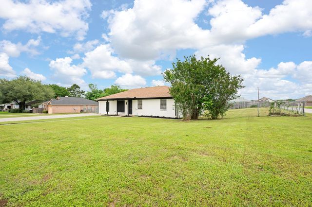221 Lipscomb Street, Cleburne, TX 76031