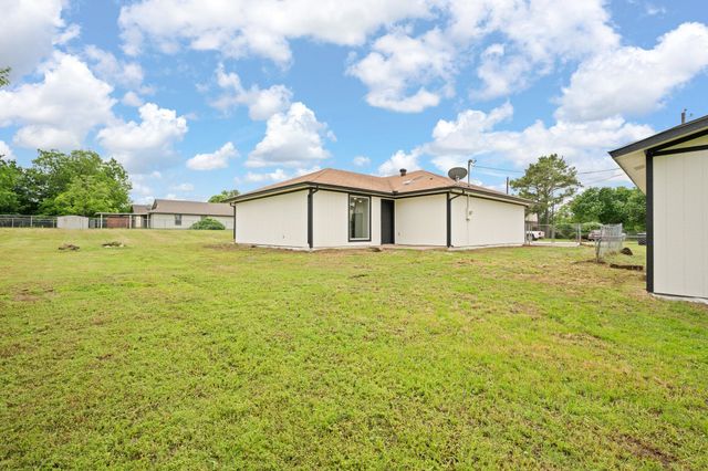 221 Lipscomb Street, Cleburne, TX 76031