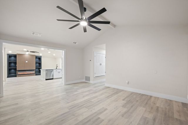 221 Lipscomb Street, Cleburne, TX 76031